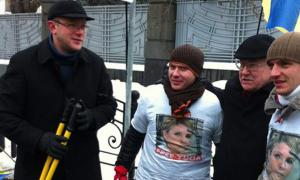 Активісти припинили протест біля Адміністрації президента, щоб не замерзнути
