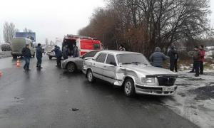 Поблизу Харкова зіткнулись чотири легковики і рейсовий автобус
