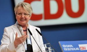 Німецького міністра освіти позбавляють вченого ступеня через плагіат