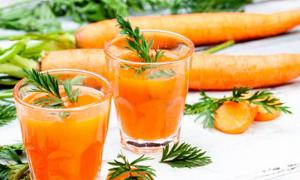 У тиждень можна випивати не більше 2-3 склянок морквяного соку