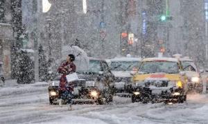 Японію засипає снігом