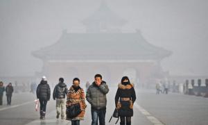 У задимленому Китаї продають чисте повітря у пляшках