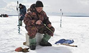 Попри небезпеку, охочих порибалити взимку не меншає