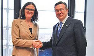 Міністр закордонних справ обговорив з єврокомісаром прогрес у безвізовому діалозі