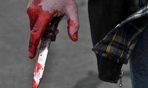 У Рівному пенсіонер порізав хлопця прямо на зупинці