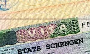 ЗМІ: Словаччина масово видає українцям довгострокові шенгенки
