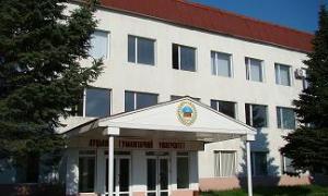 У Луцьку закрили університет, а студенти не вірять обіцянкам влади