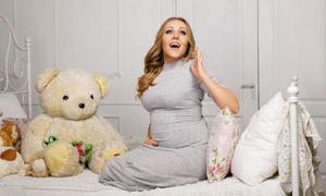 Співачка Альоша народить хлопчика