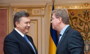 Янукович пообіцяв єврокомісару знайти компроміс у спірних питаннях заради асоціації