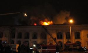 У Києві горів дах Гостиного двору. Активісти заявляють про підпал