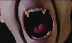 Турецька поліція впіймала чоловіка-вампіра, залежного від крові