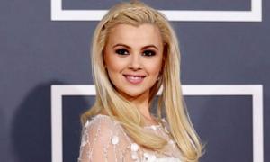 Міку Ньютон назвали найсексуальнішою на доріжці Grammy 