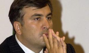 Мітингувальники закидали машину Саакашвілі яйцями