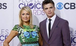 Періс Хілтон освідчилася своєму юному коханцеві