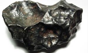 Заповзятливі росіяни вже почали розпродувати шматки метеорита