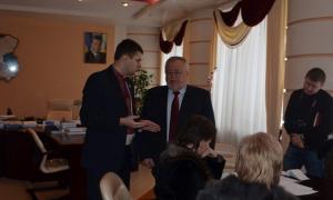 Голова ОДА Клімчук не пускав депутата облради Гузя у свій кабінет