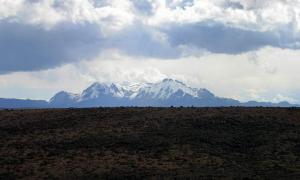 У Перу прокинувся вулкан Сабанкая, який став вивергати дим і попел