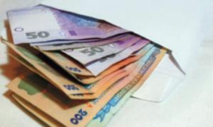 Королевська пообіцяла виплатити мільярд боргів із зарплати за два роки