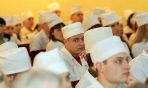У МОЗ розподілили на робочі місця майже 4300 випускників-медиків