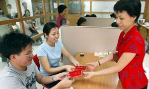 Китайці масово розлучаються через новий податок