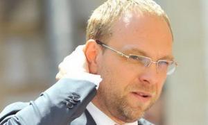Суд позбавив Власенка депутатського мандата
