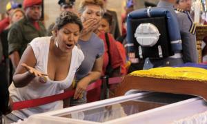 Тіло Уго Чавеса забальзамують