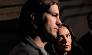 Демі Мур вимагає від Ештона Катчера 290 млн. доларів за його успішність