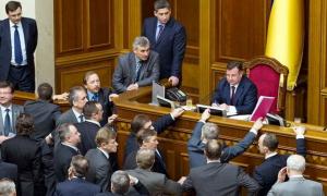 Понад 150 екс-нардепів вимагають термінової матеріальної допомоги 