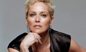 Покоївка вимагає у Шерон Стоун компенсацію за «виробничу травму» 