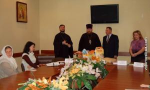 У Луцьку кризовим сім’ям вручили подарункові сертифікати  