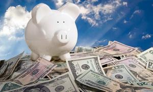 Під матрацами українців у лютому осіло понад $200 мільйонів