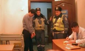 У Луганську водій «Лексуса» побив даішника