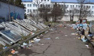 Дитяча інфекційна лікарня у Сімферополі перетворилась на сміттєзвалище