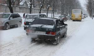 Львів і Франківськ засипало місячною нормою снігу. Синоптики не бачать у негоді нічого аномального