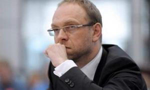 Власенко каже, що йому розхитують психіку дзвінками і спамовими повідомленнями