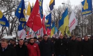 Опозиція заявила, що зібрала на мітинг в Ужгороді кілька тисяч людей