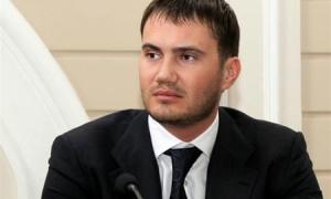 Янукович-молодший попросив Азарова скасувати спецмито на імпорт авто
