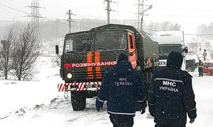 У Тернопільській області рятувальники звільнили зі снігових заметів понад 50 авто