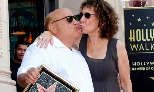 Денні Де Віто повернувся до дружини