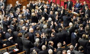 Українці більше довіряють партіям, ніж банкам