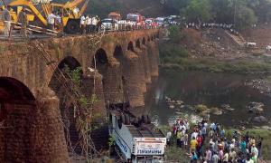 Внаслідок аварії автобуса в Індії загинуло 37 людей