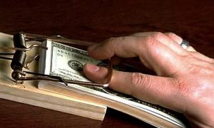 Завідувача відділення та лікаря-гігієніста обласної СЕС засудили за хабарі 
