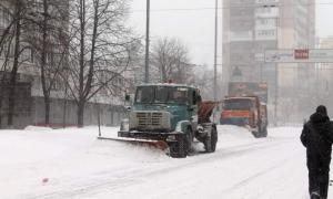 Москву теж засипає снігом