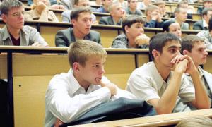 Молоді випускники відчувають себе зайвими на ринку праці