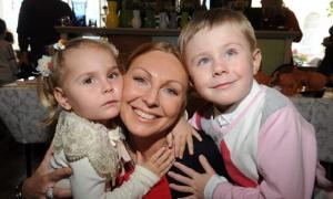 Наталя Бочкарьова забрала дітей з елітного співочого ансамблю