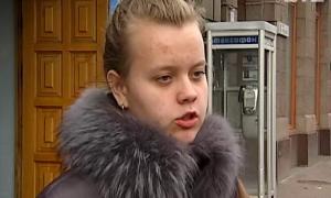 Школярка подала у суд на Нацбанк, бо не може обміняти подаровані долари без паспорта