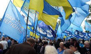 До Верховної Ради підтягується молодь «регіоналів» і автобуси з правоохоронцями