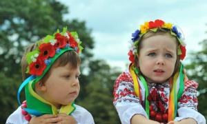 Майже половина українців хотіла б народитися там, де живе