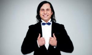 Мати називає шоумена Олександра Ревву зубоскалом і не спілкується з сином