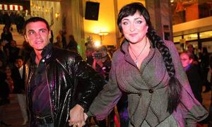 Лоліта познайомилась із дорослою донькою чоловіка і всією його ріднею